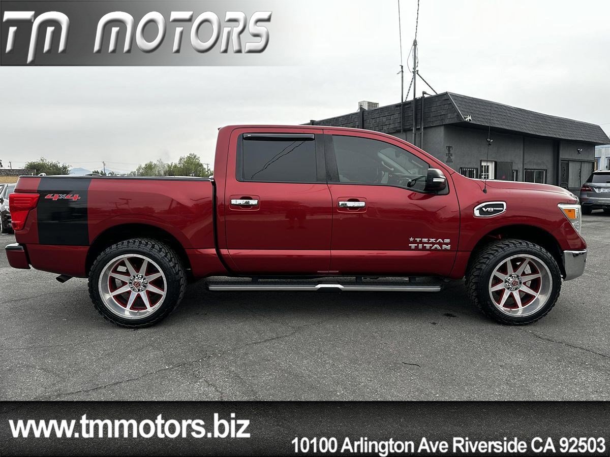 Used 2017 Nissan Titan SV image 20