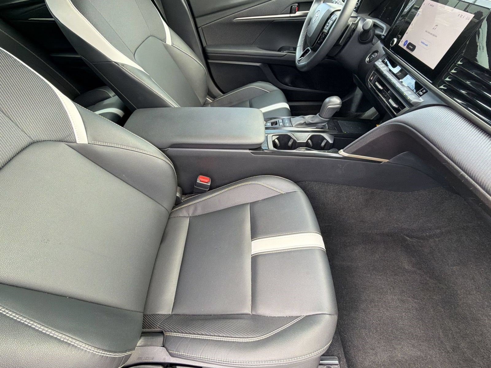 Used 2025 Toyota Camry SE FWD image 23