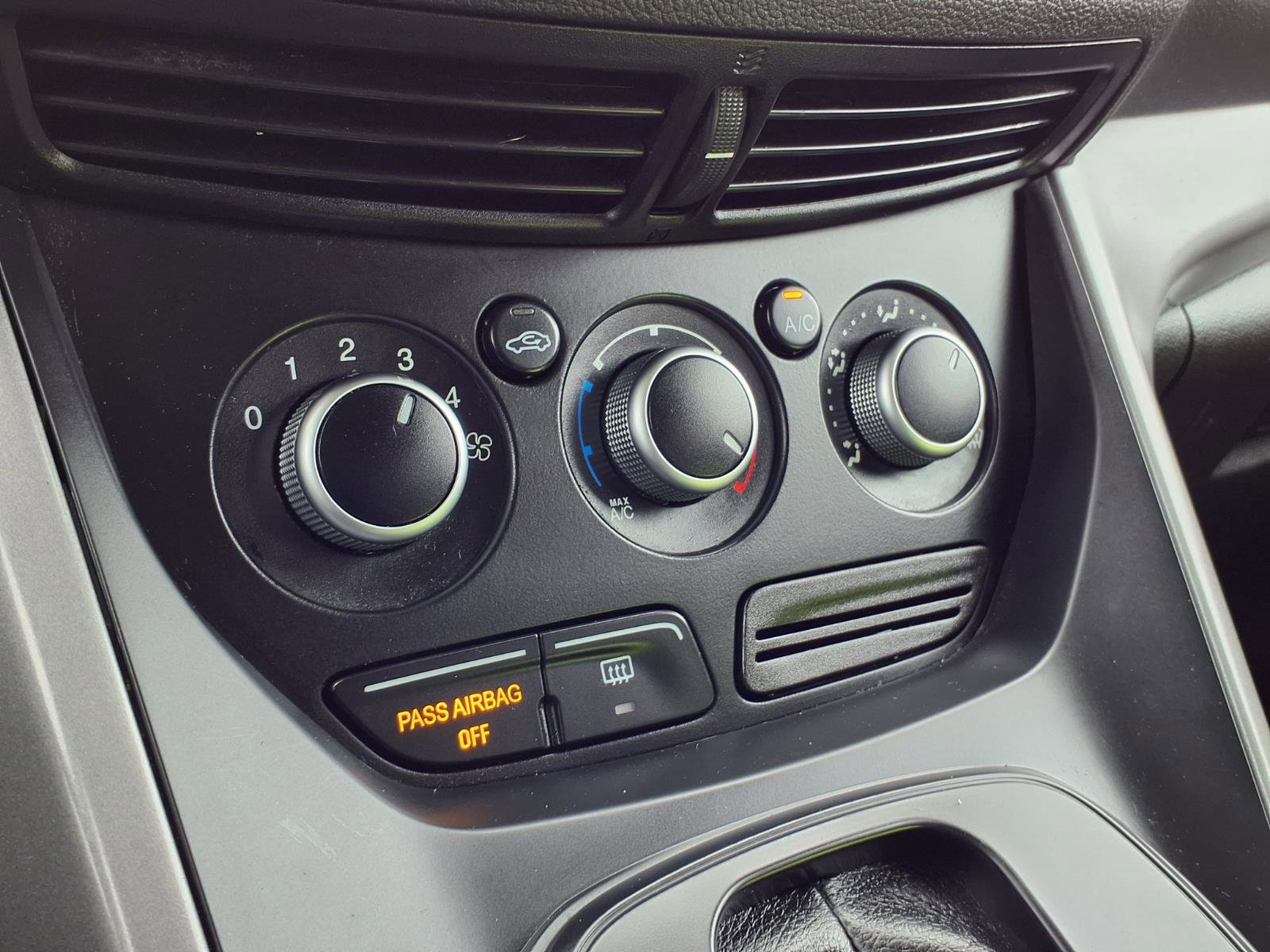 Used 2015 Ford Escape SE image 12