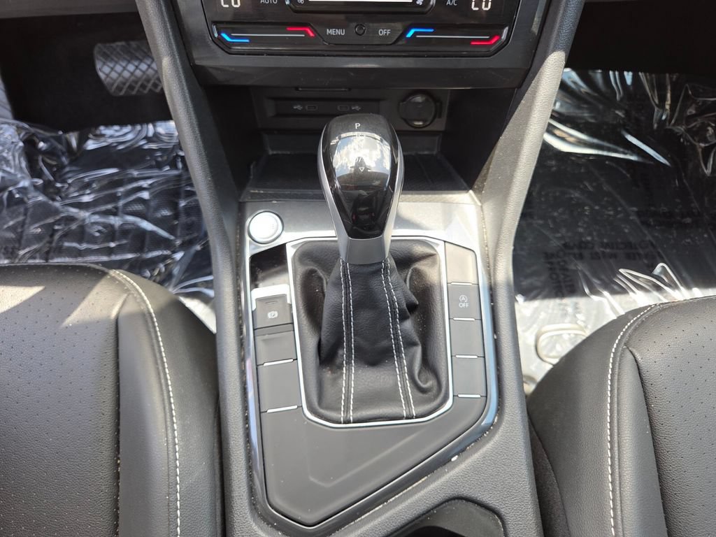 Used 2024 Volkswagen Tiguan SE FWD image 33