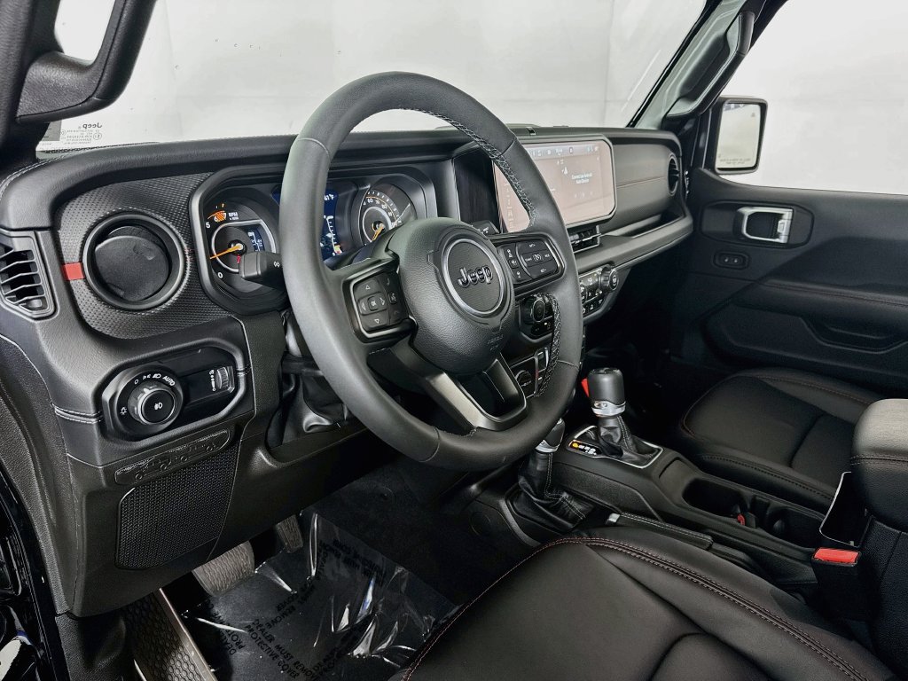 Used 2025 Jeep Wrangler Unlimited Rubicon AWD/4WD image 9