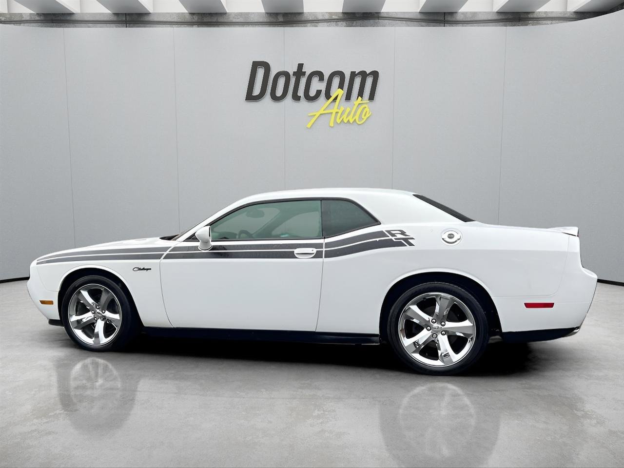 Used 2012 Dodge Challenger R/T image 4