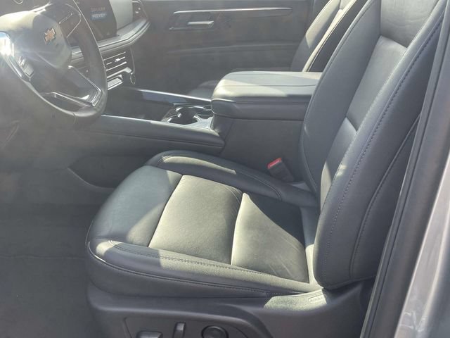 Used 2025 Chevrolet Suburban LT RWD image 14