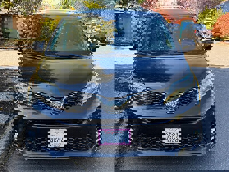 Used 2018 Toyota Sienna SE w/ Carpet Mat Package FWD image 4