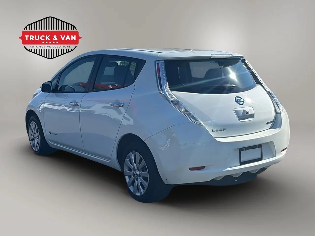 Used 2015 Nissan Leaf S FWD image 5