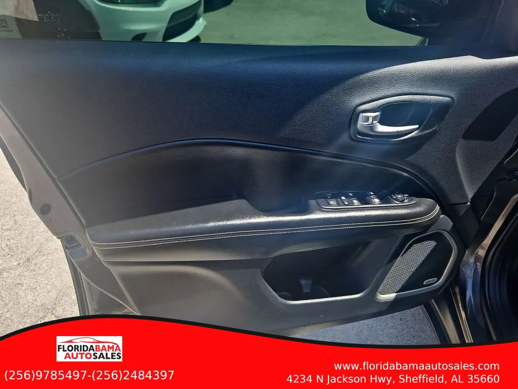 Used 2021 Jeep Compass Latitude w/ Sun and Sound Group FWD image 11