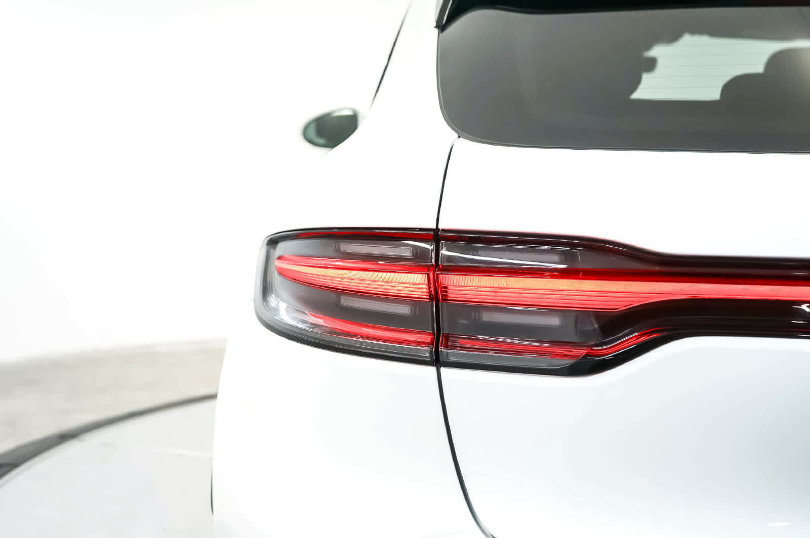 Certified 2026 Porsche Macan AWD/4WD image 11