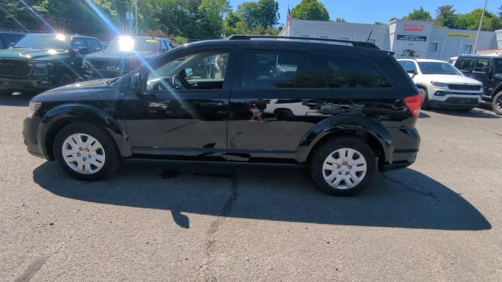 Used 2019 Dodge Journey SE FWD image 6