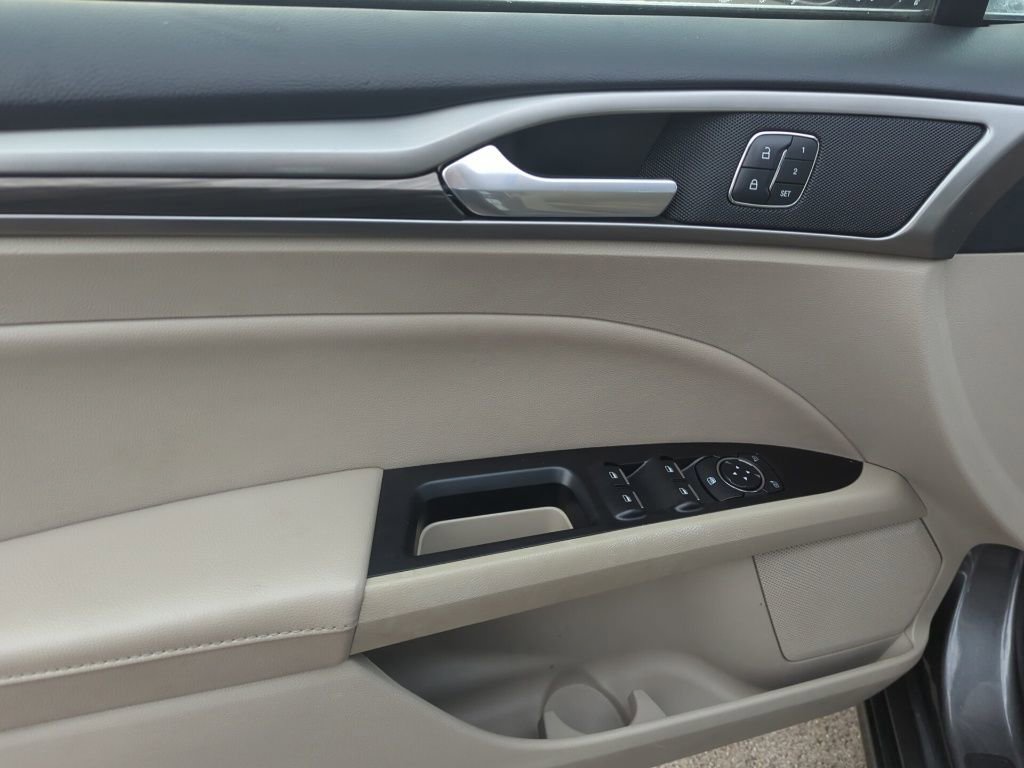 Used 2017 Ford Fusion SE image 8