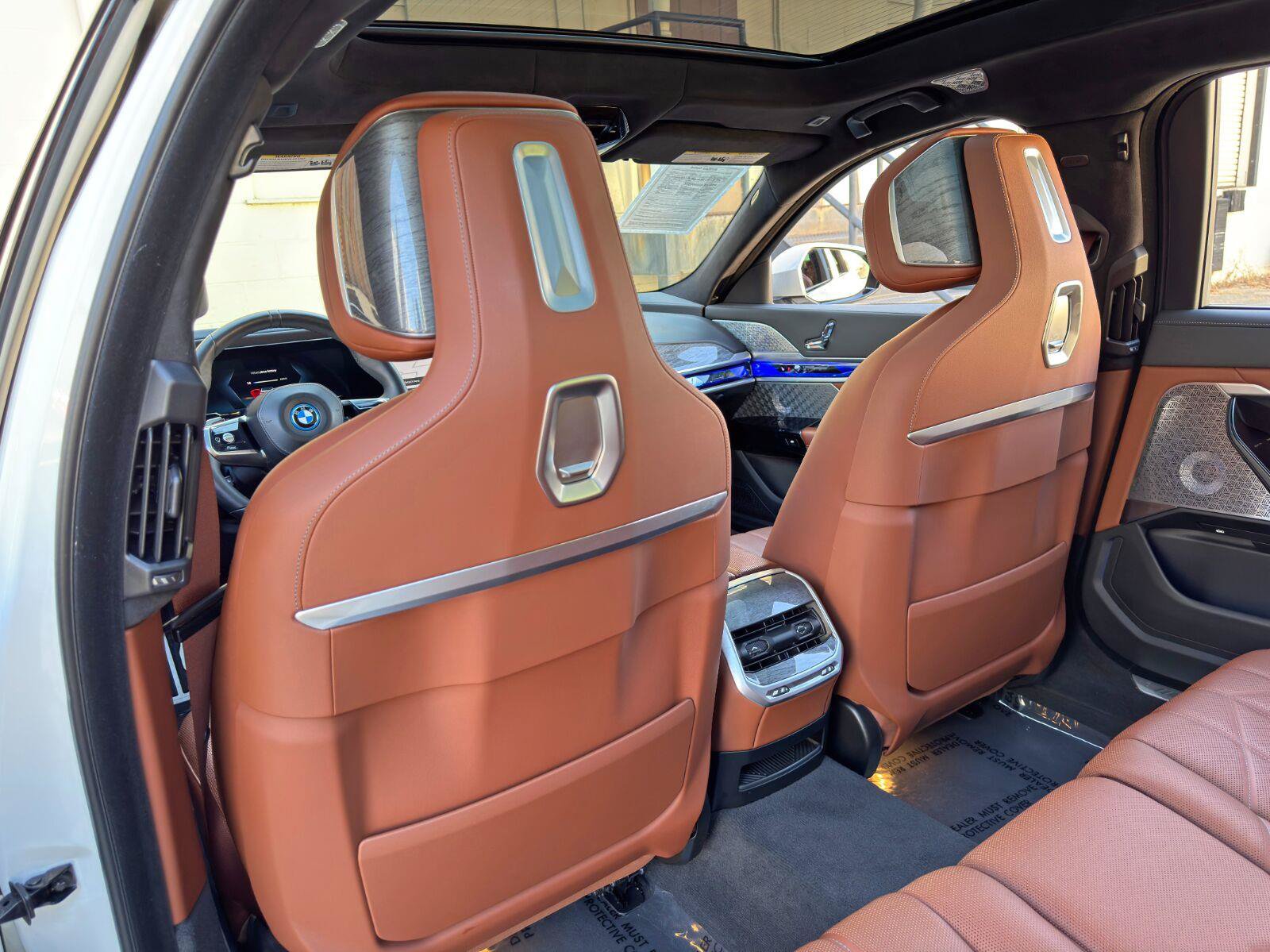 Used 2024 BMW i7 xDrive60 AWD/4WD image 43