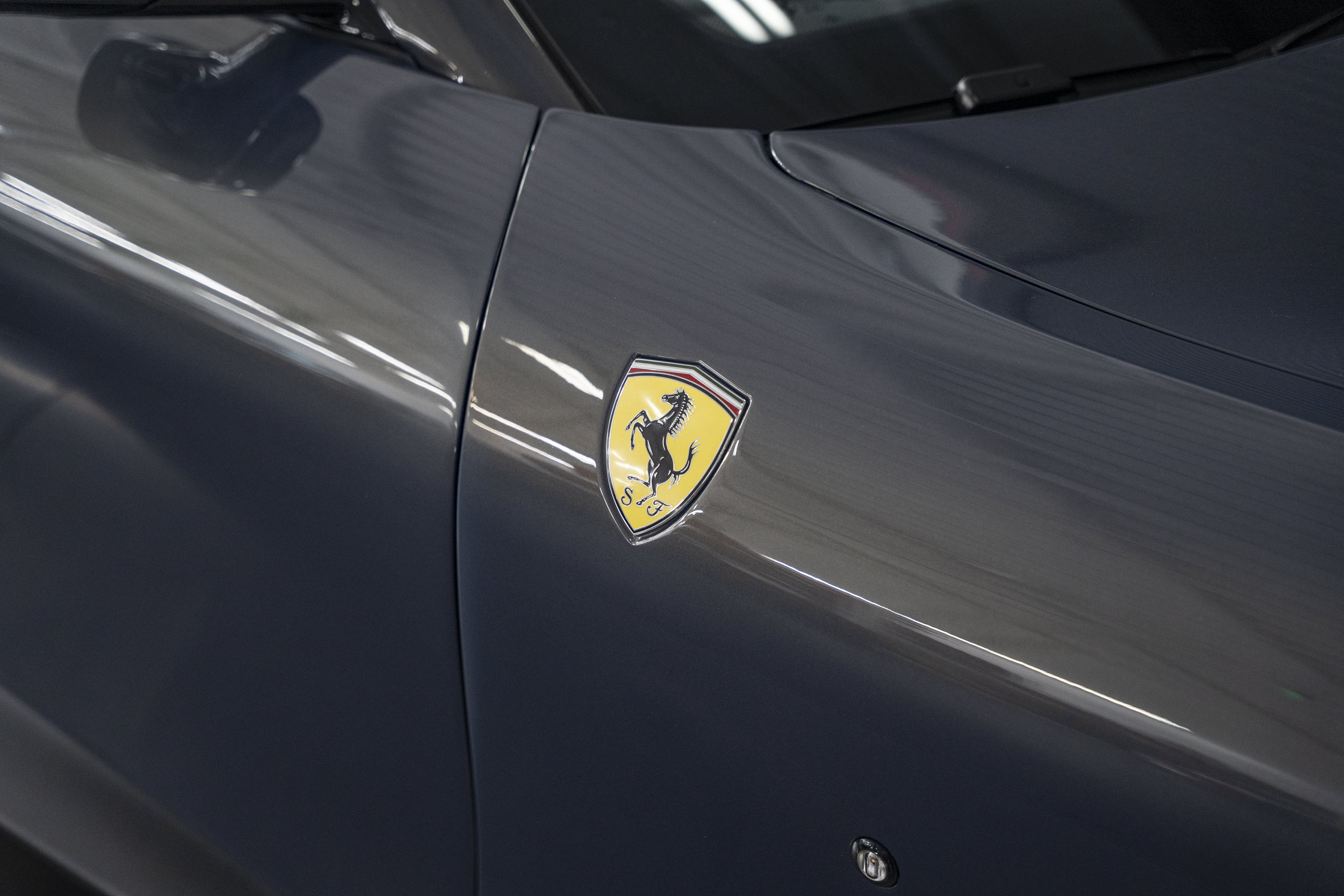 Used 2025 Ferrari Roma Spider RWD image 9