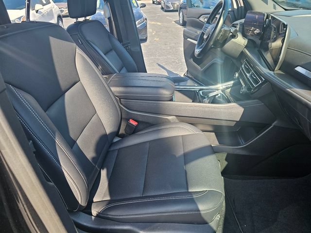Used 2025 Chevrolet Traverse LT FWD image 11