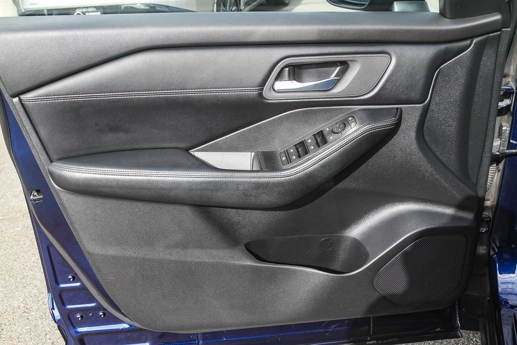 Certified 2024 Nissan Rogue SV w/ SV Premium Package FWD image 18