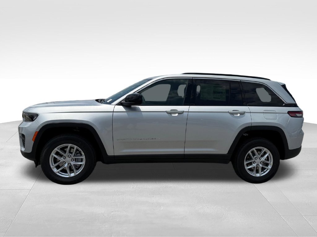 New 2026 Jeep Grand Cherokee Laredo RWD image 2
