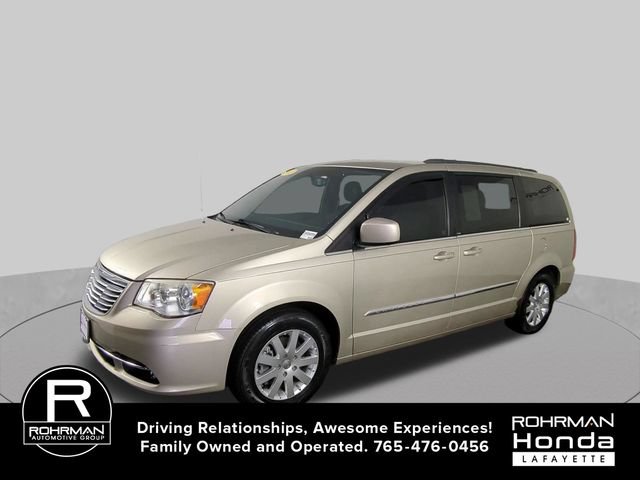 Used 2013 Chrysler Town & Country Touring FWD image 4