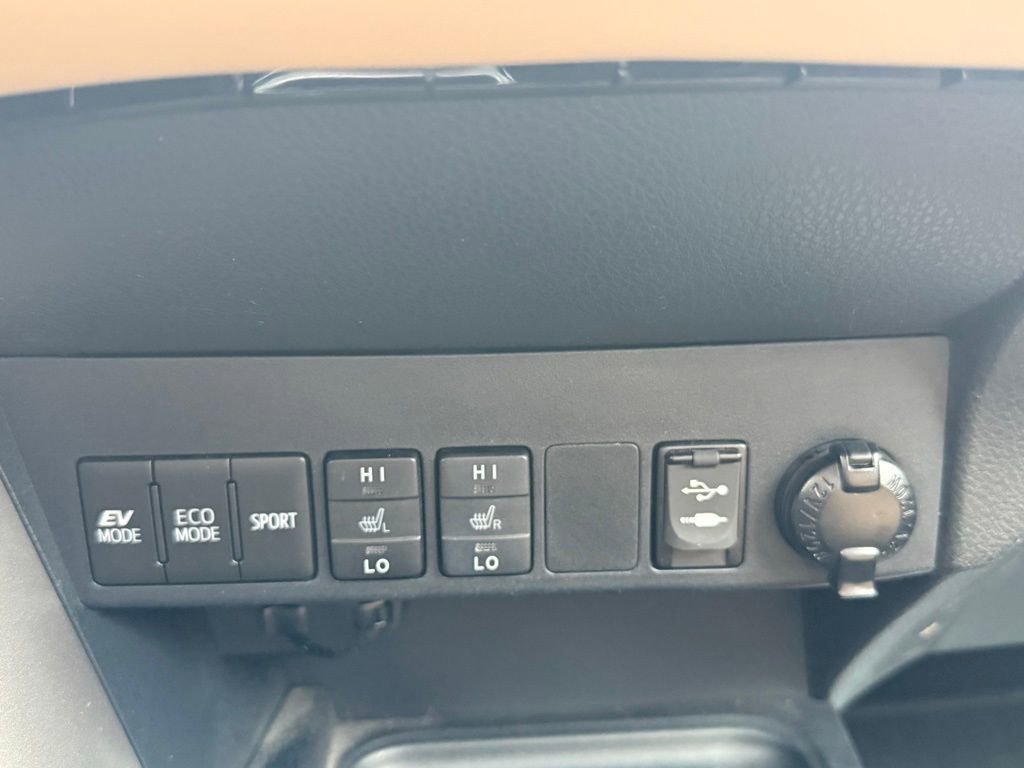 Used 2018 Toyota RAV4 Limited w/ Advanced Technology Package image 8