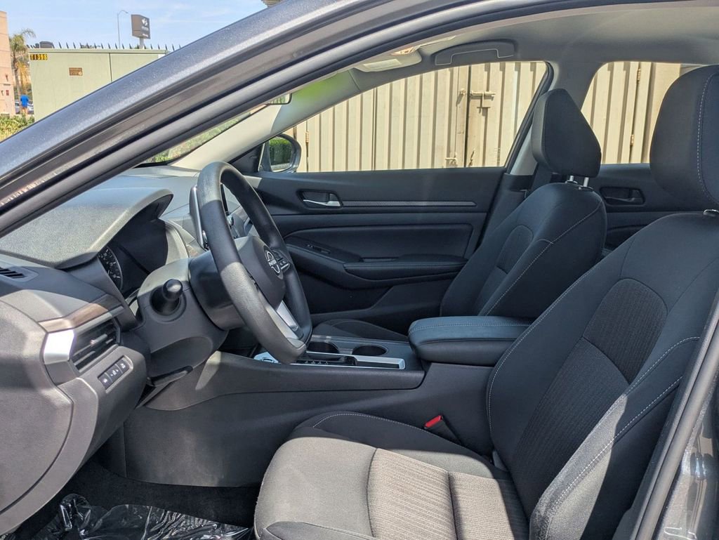 Used 2025 Nissan Altima 2.5 SV image 14