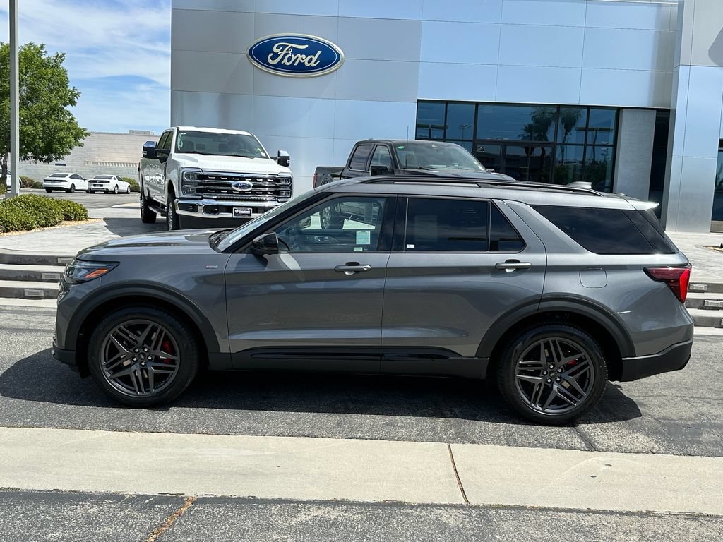 New 2026 Ford Explorer ST-Line w/ ST-Line Street Pack RWD image 3