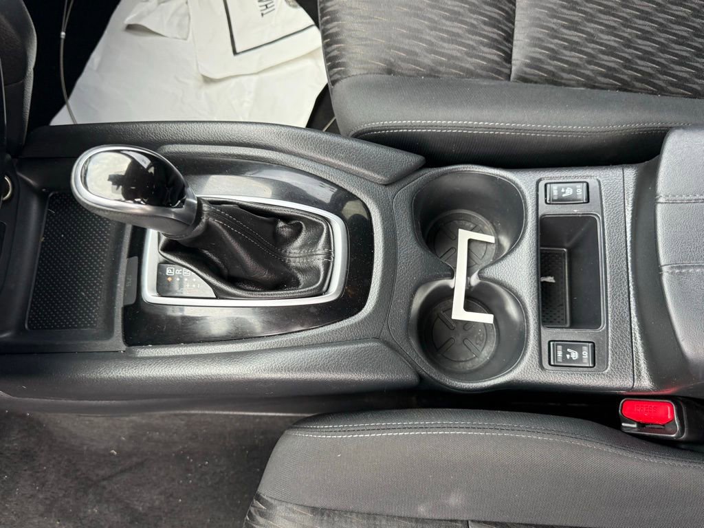 Used 2019 Nissan Rogue SV image 16