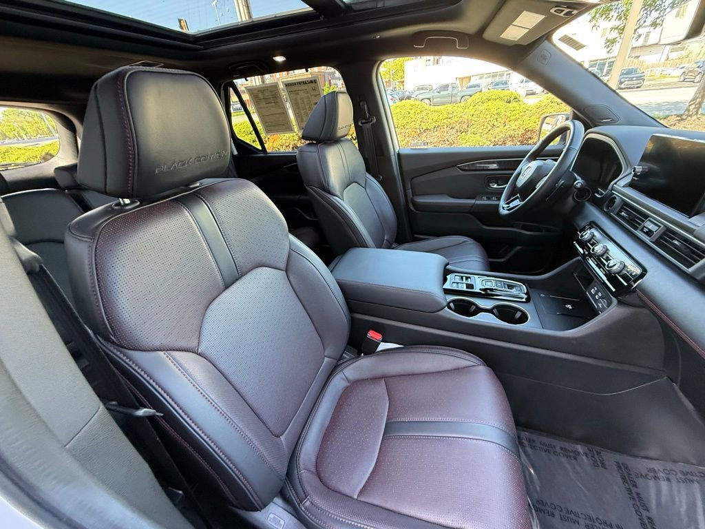 Used 2025 Honda Pilot Black Edition image 44