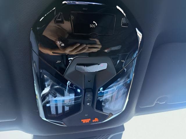 Used 2023 BMW 740i w/ Parking Assistance Package image 23