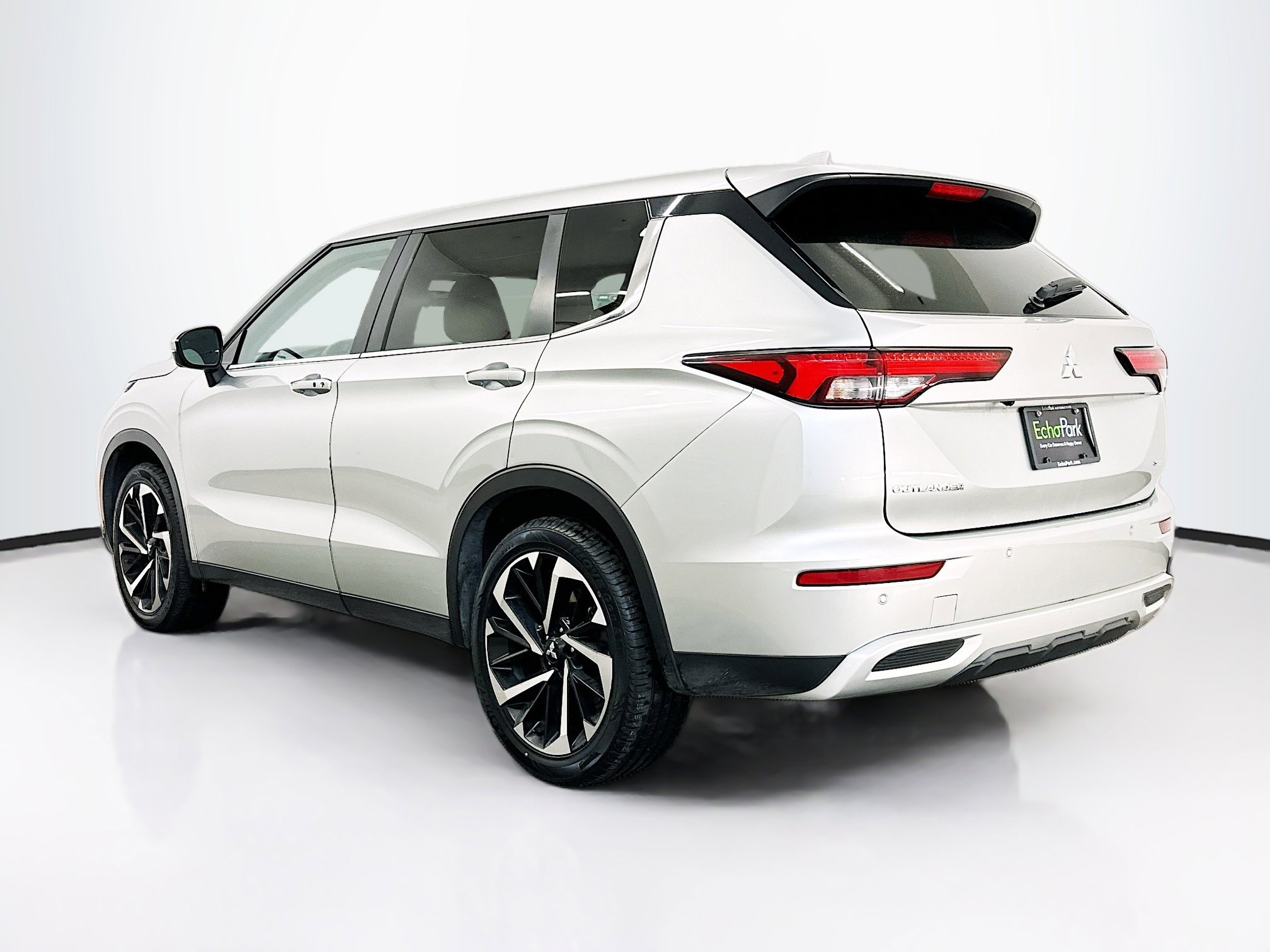 Used 2024 Mitsubishi Outlander SE image 5