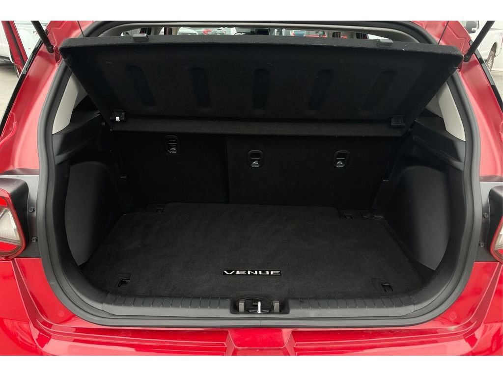 Used 2023 Hyundai Venue SE image 12