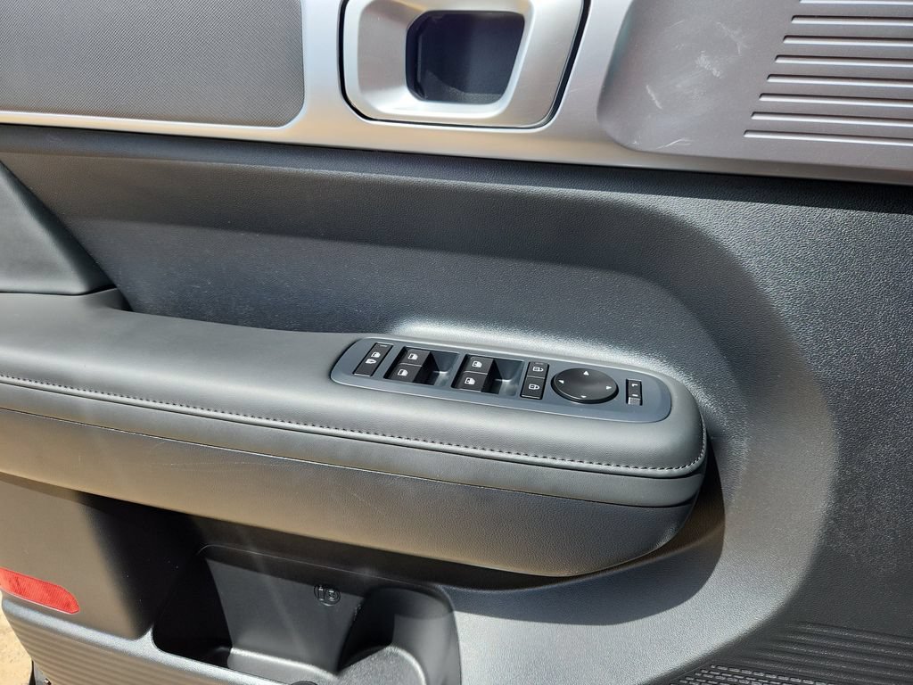 Used 2025 Hyundai Santa Fe SEL AWD/4WD image 8