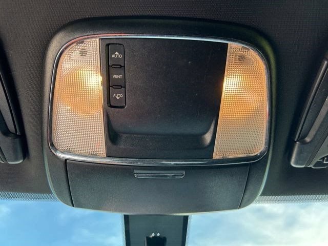 Used 2020 Dodge Charger SXT RWD image 36
