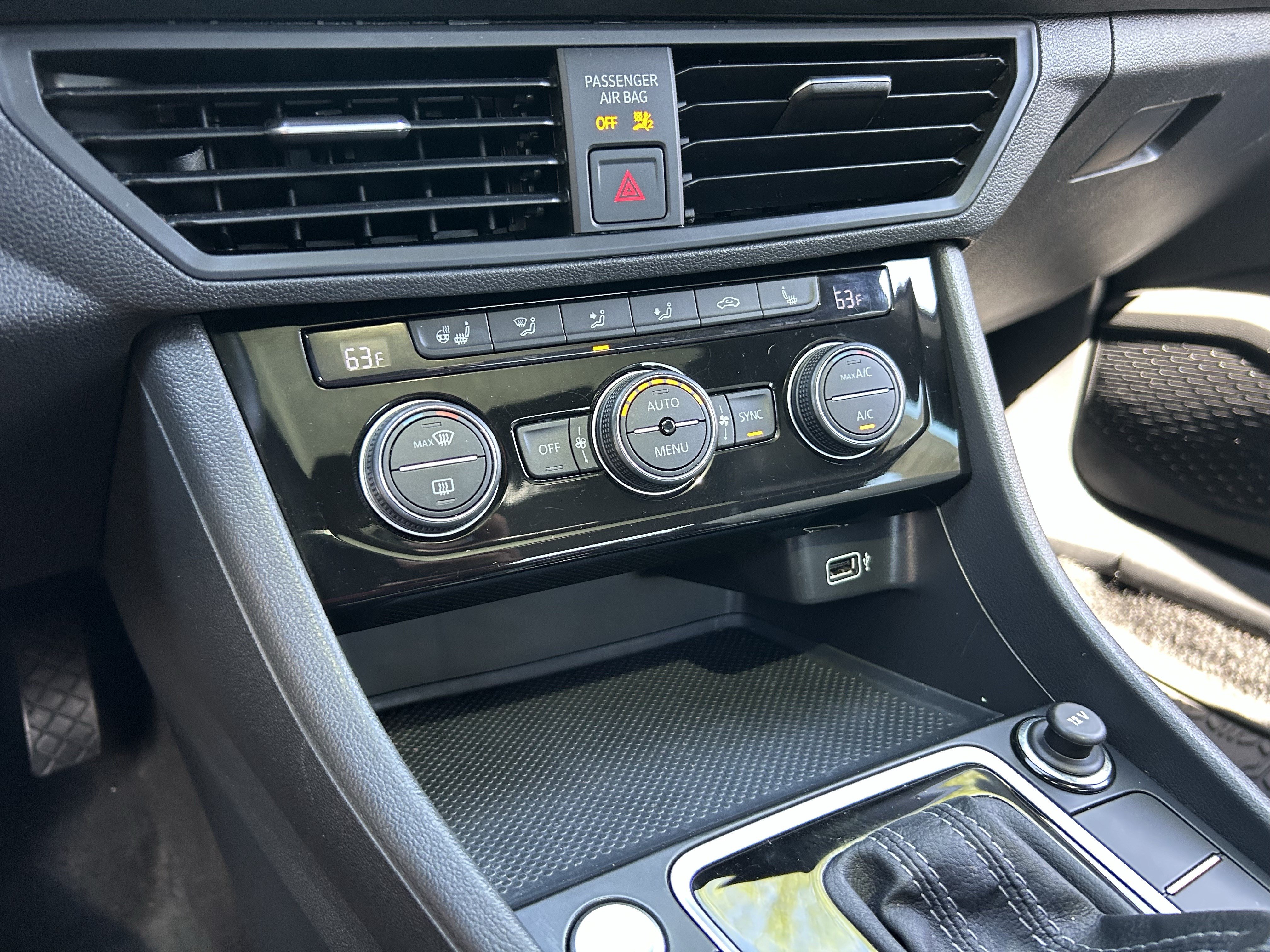 Used 2019 Volkswagen Jetta R-Line w/ R-Line Cold Weather Package FWD image 23