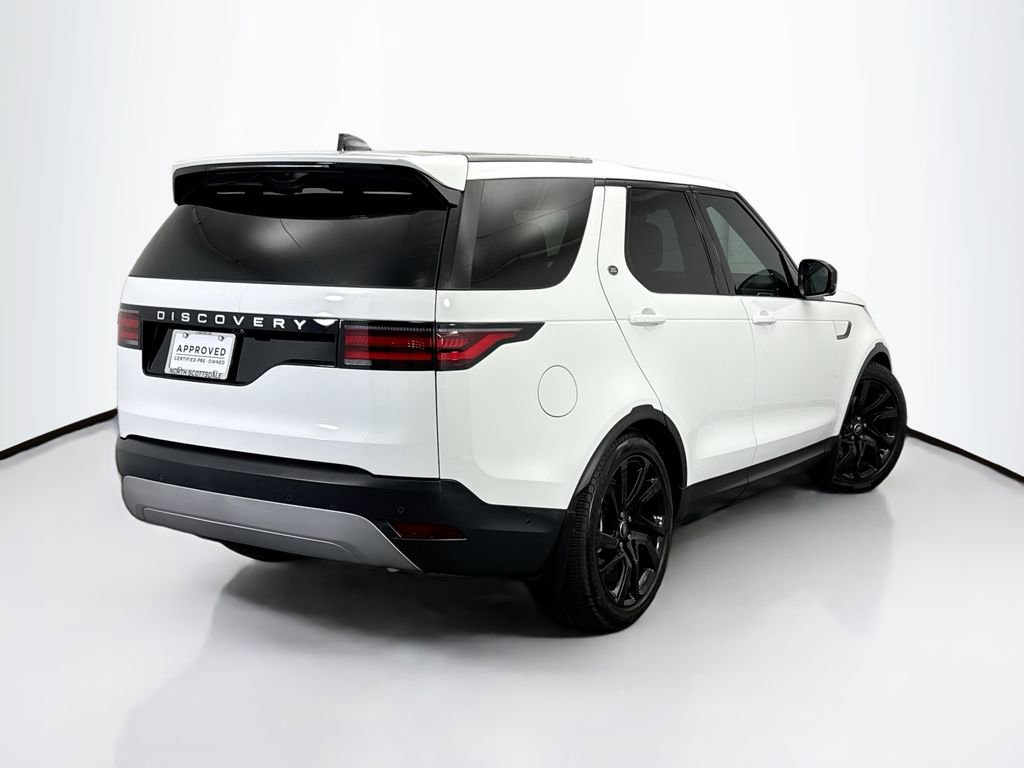 Certified 2025 Land Rover Discovery S image 5