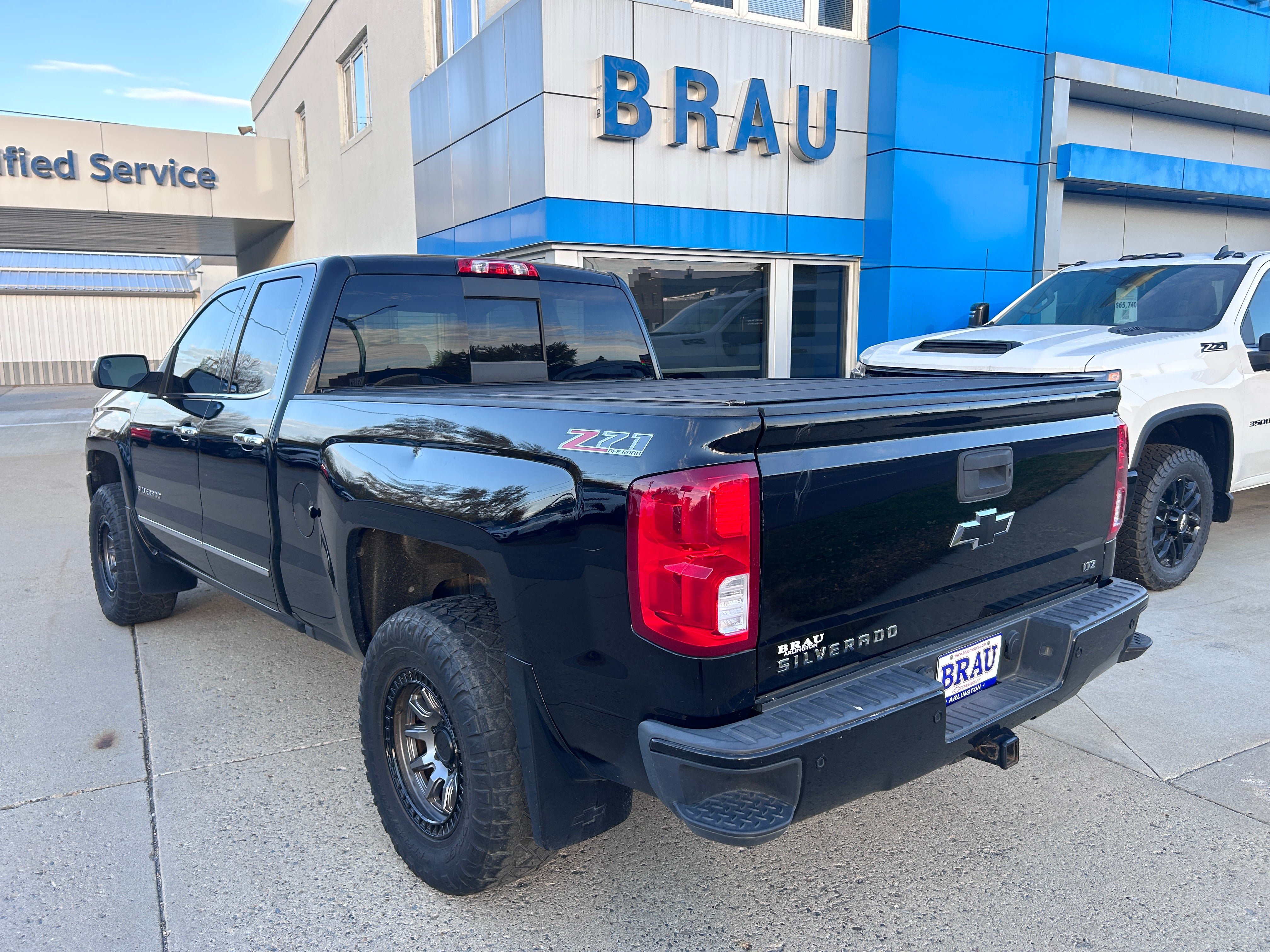Used 2016 Chevrolet Silverado 1500 LTZ Z71 w/ LTZ Plus Package AWD/4WD image 7