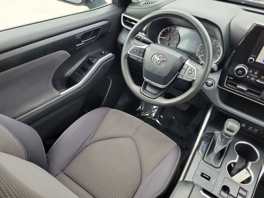 Used 2023 Toyota Highlander LE image 13