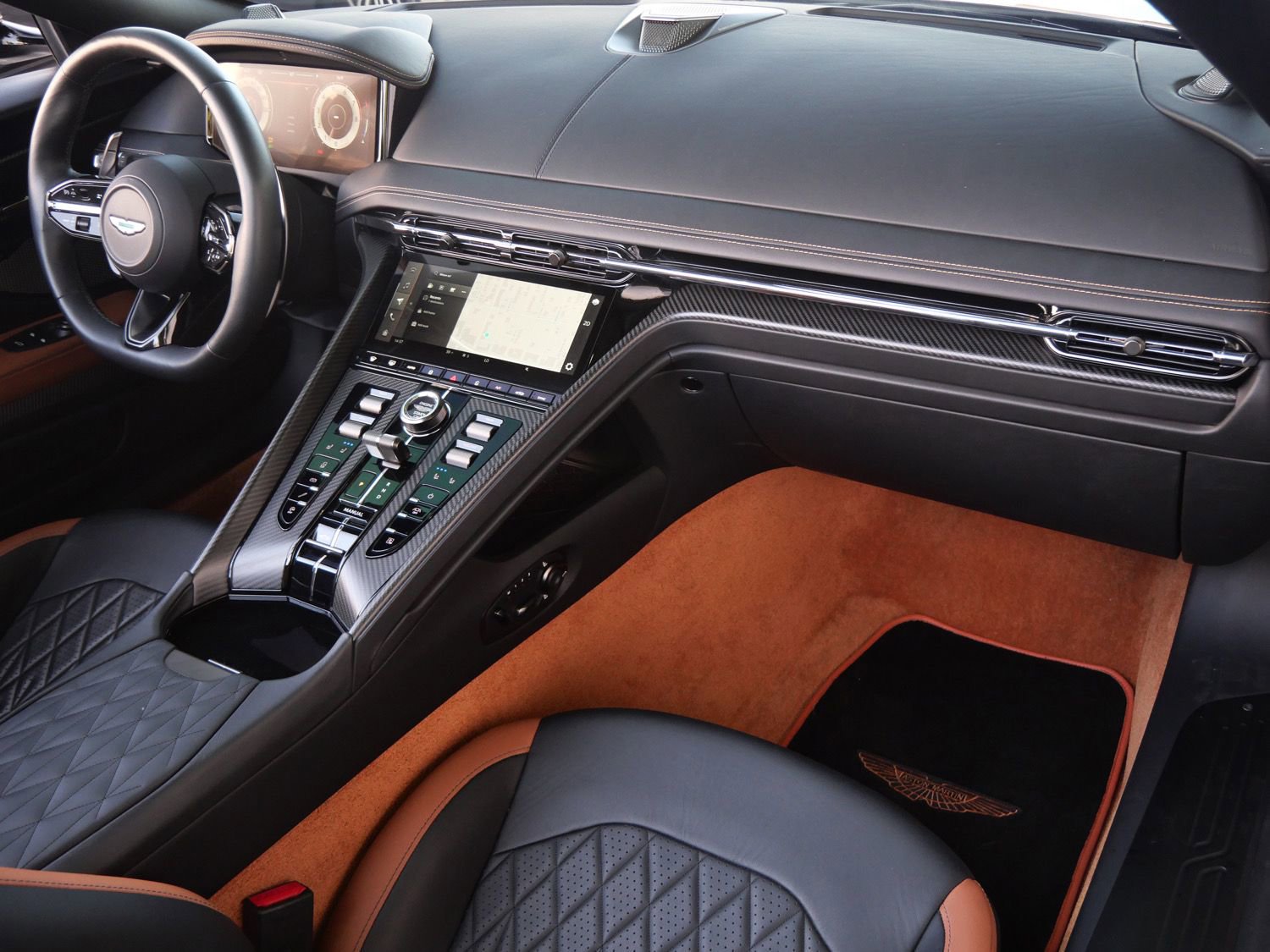 Used 2025 Aston Martin DB12 Convertible RWD image 29