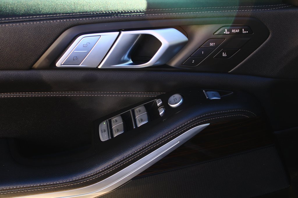 Used 2021 BMW X7 xDrive40i w/ Parking Assistance Package image 14