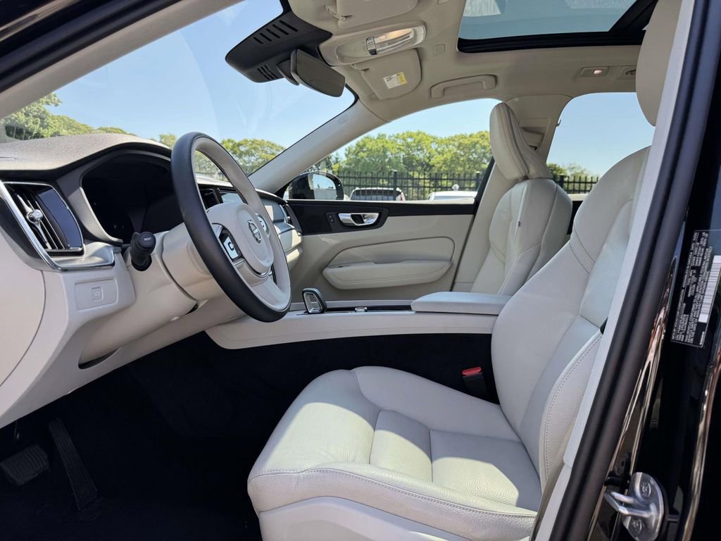 Certified 2025 Volvo XC60 B5 Core AWD/4WD image 16