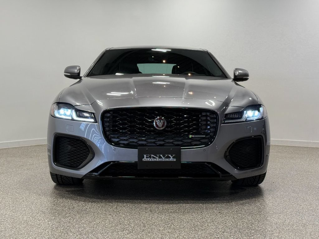 Used 2023 Jaguar XF R-Dynamic SE AWD/4WD image 4