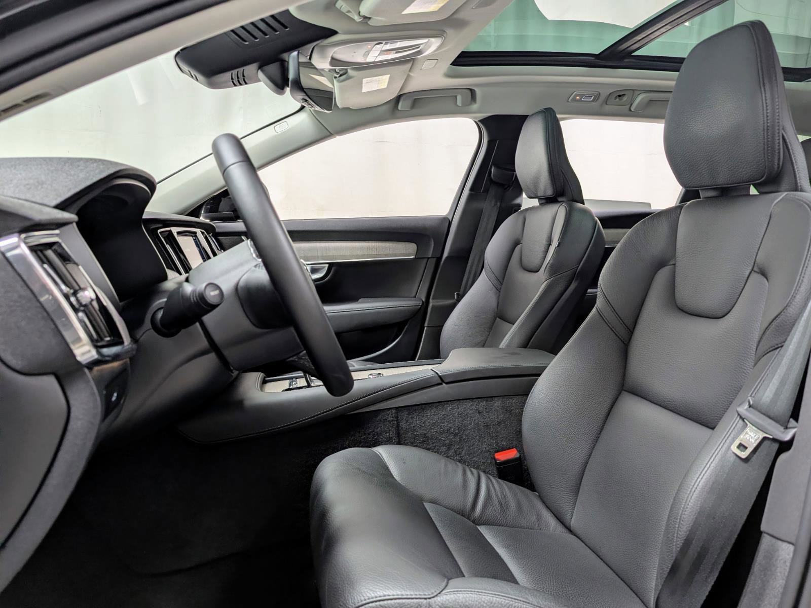 Used 2024 Volvo V90 B6 Cross Country Plus w/ Climate Package image 16