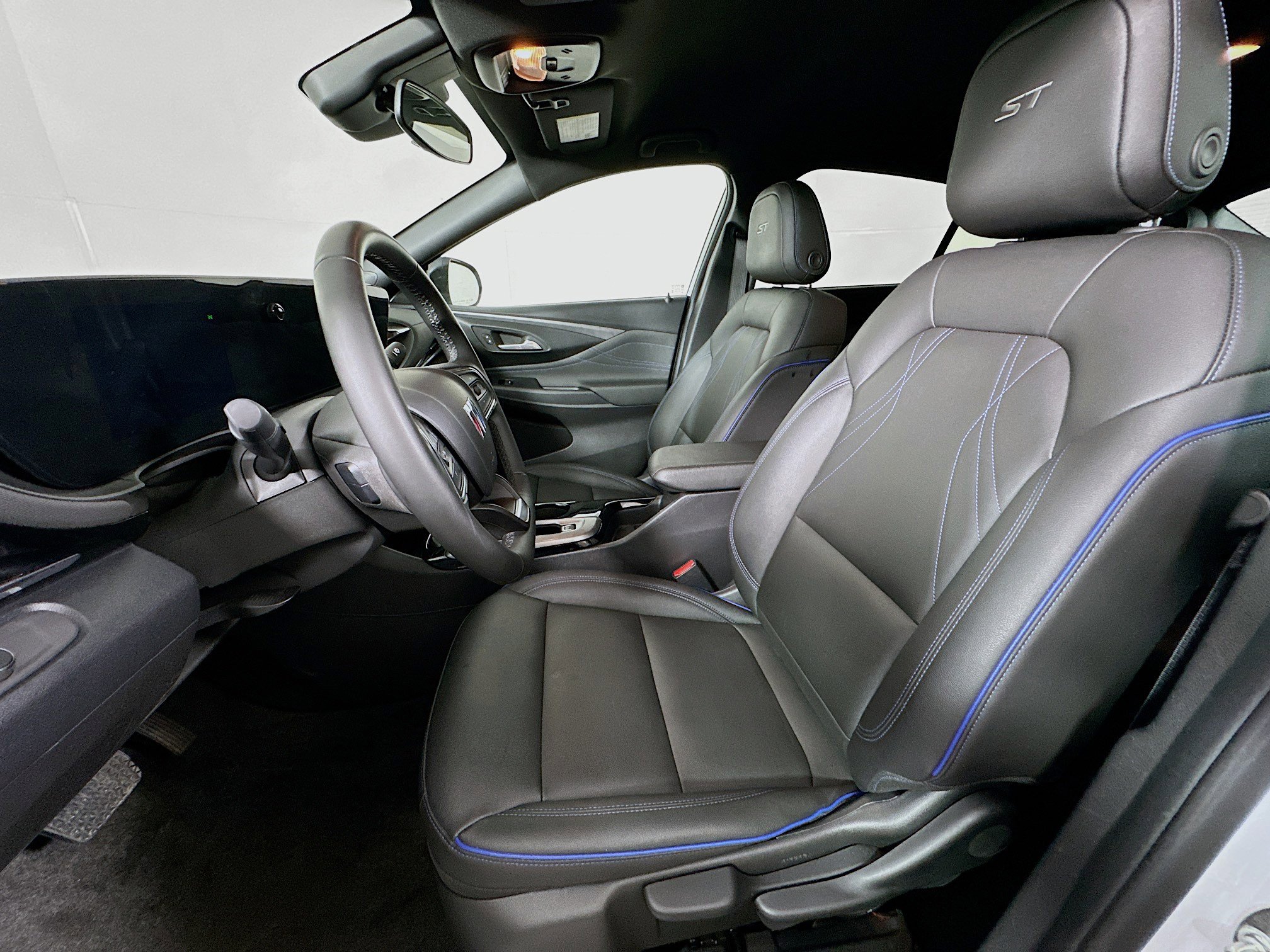 Used 2025 Buick Envista Sport Touring image 13