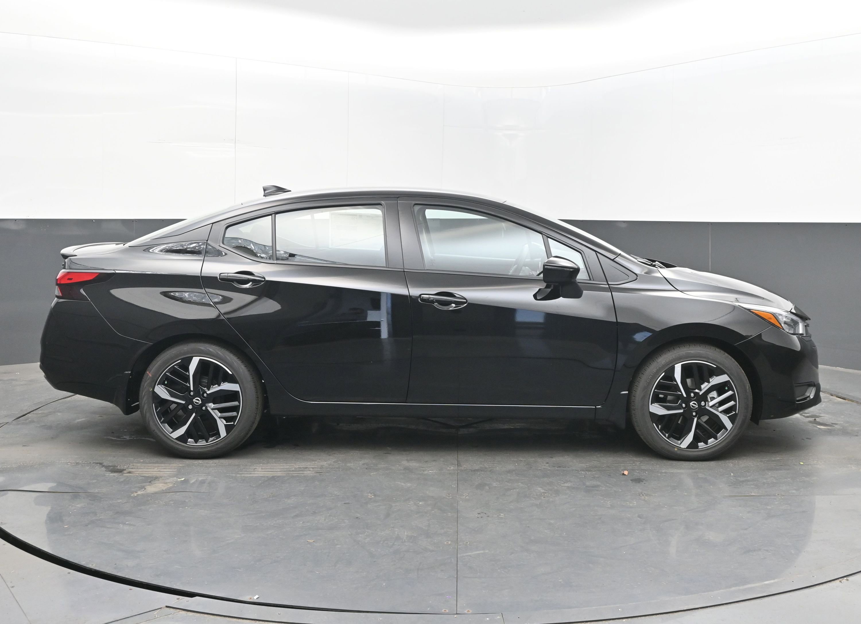 New 2025 Nissan Versa SR image 8