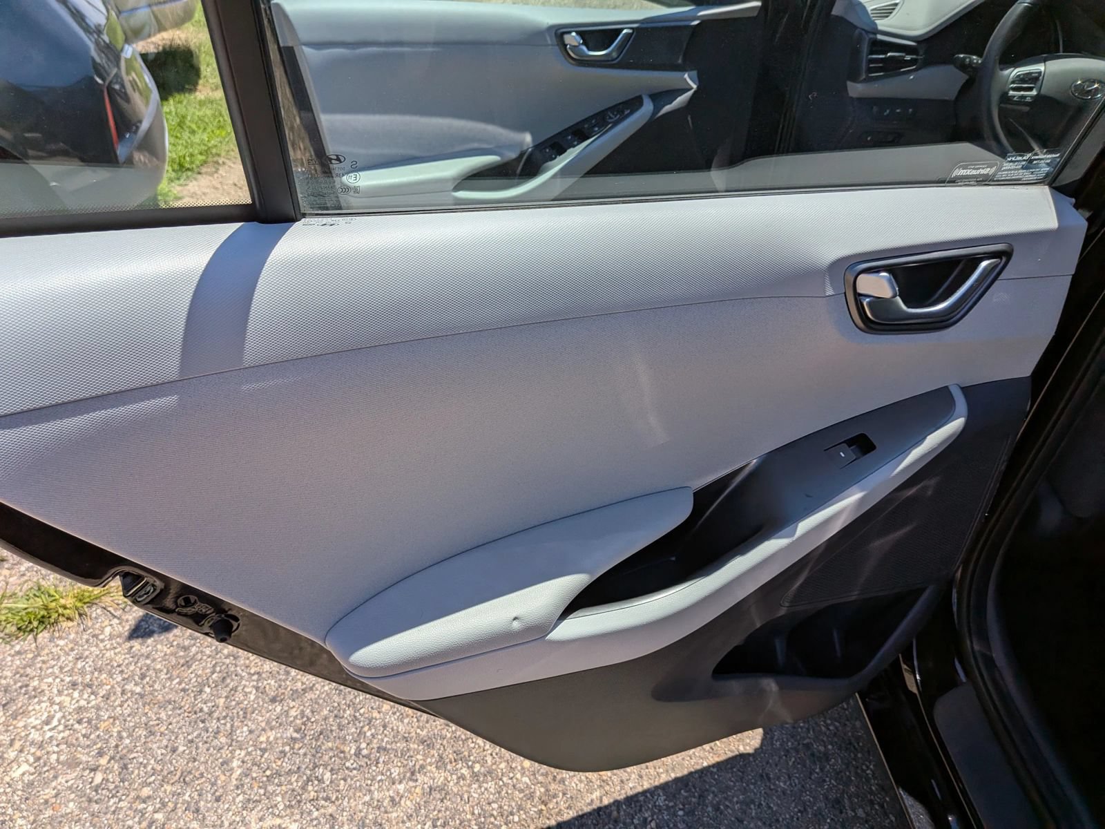 Used 2020 Hyundai Ioniq SEL FWD image 28
