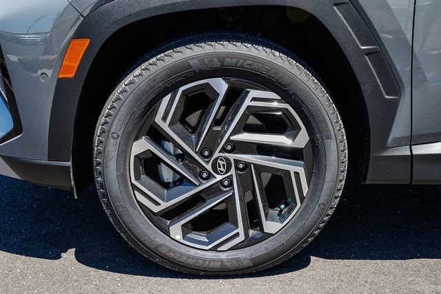 Certified 2025 Hyundai Tucson Limited AWD/4WD image 11