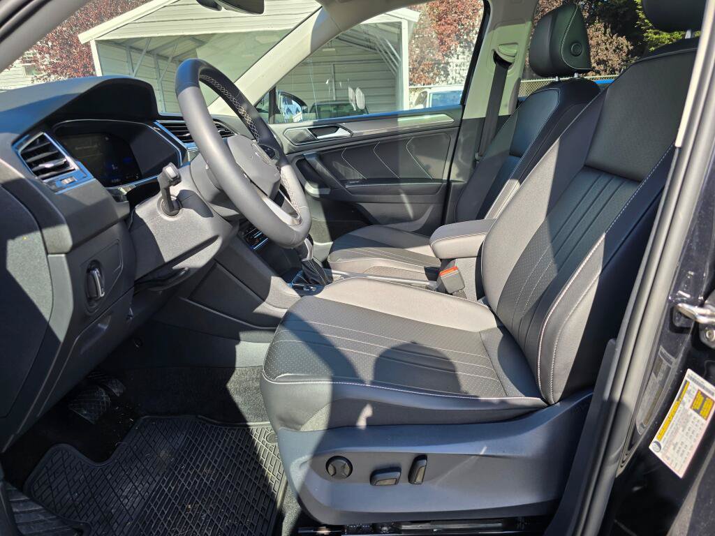 Used 2022 Volkswagen Tiguan SE w/ Panoramic Sunroof Package AWD/4WD image 20