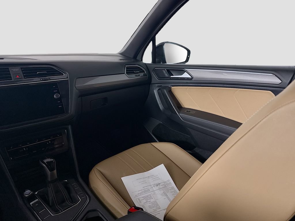 Used 2022 Volkswagen Tiguan SE R-Line image 16