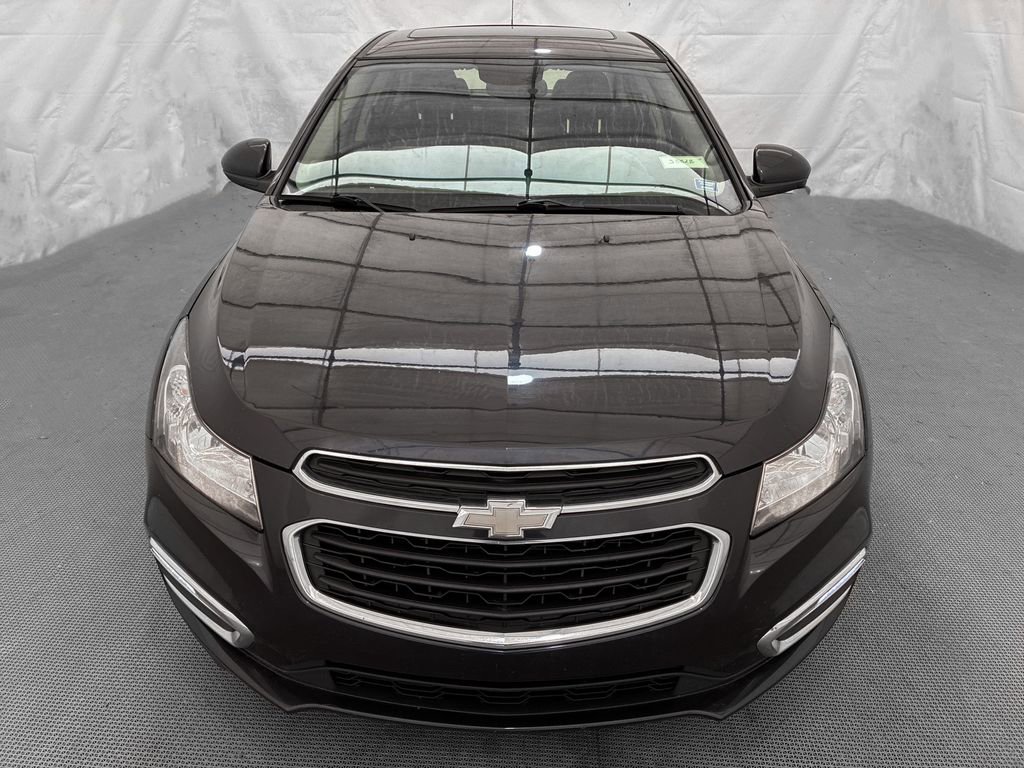 Used 2016 Chevrolet Cruze LT w/ Sun And Sound Package FWD video 2