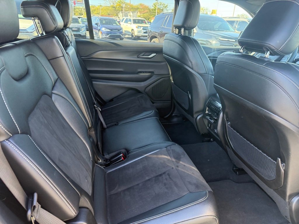 Used 2024 Jeep Grand Cherokee L Laredo image 14