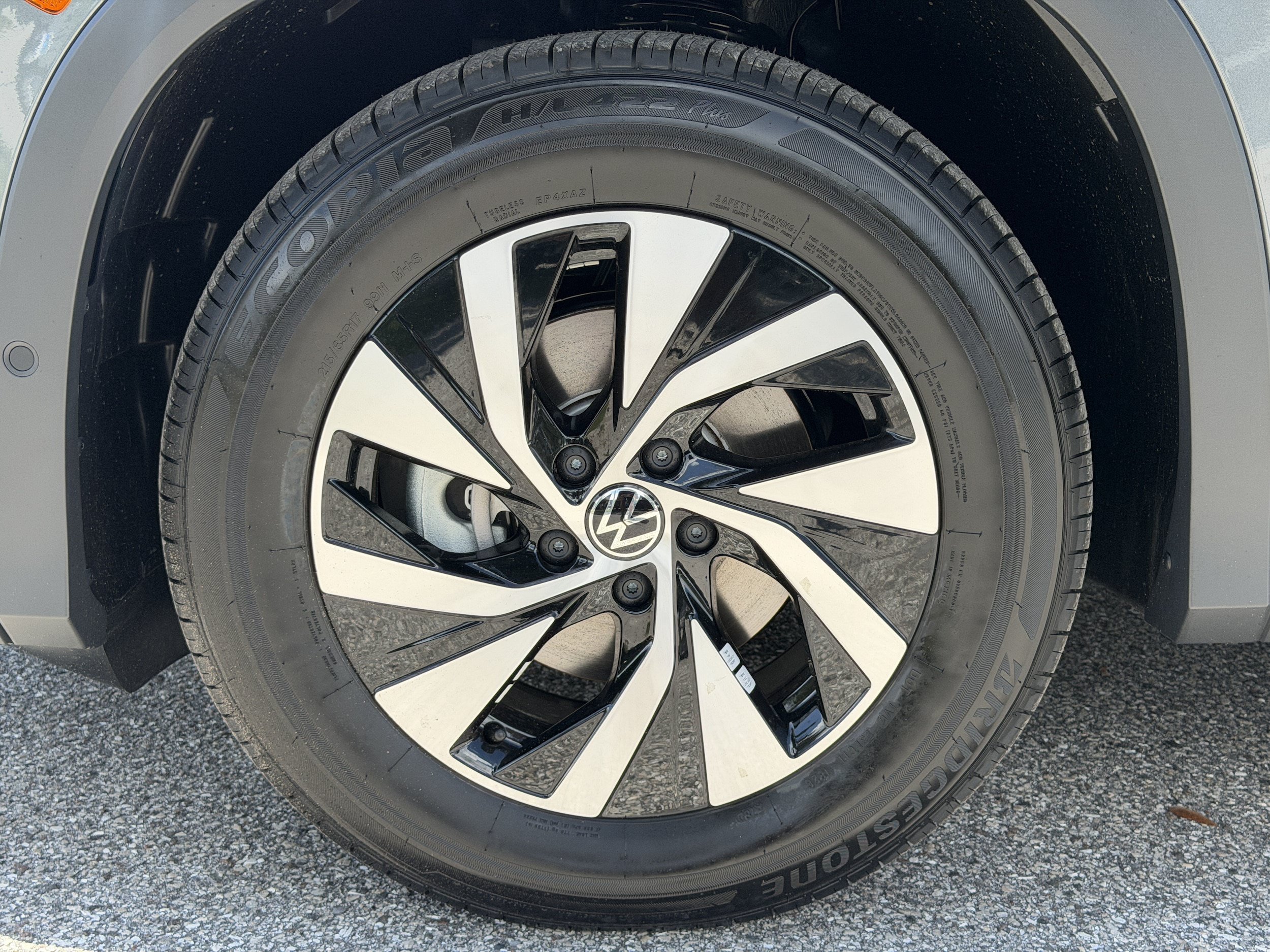 New 2026 Volkswagen Tiguan S FWD image 32
