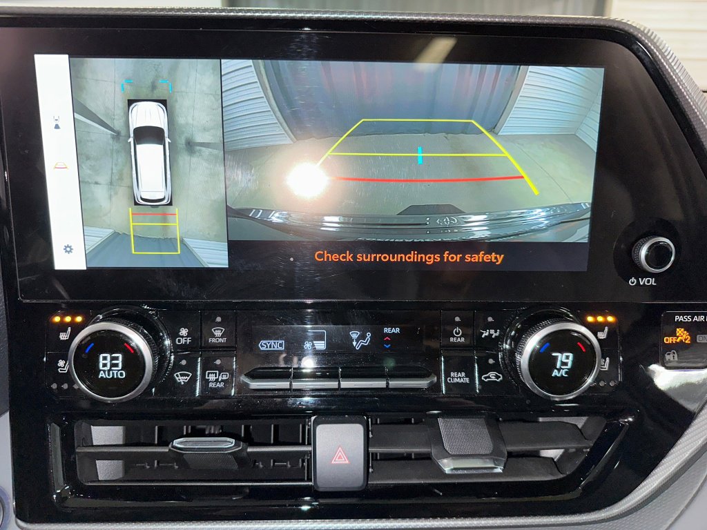 Used 2024 Toyota Highlander Platinum image 16