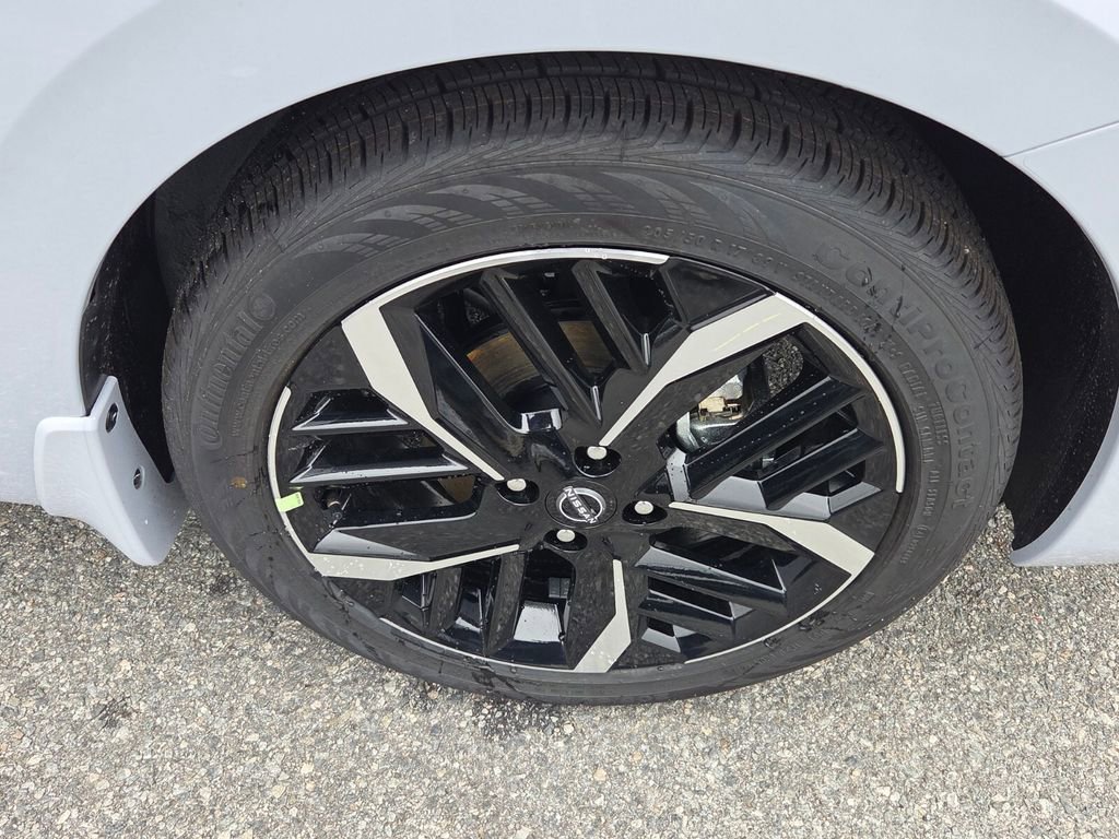 New 2025 Nissan Versa SR w/ Trunk Package image 14