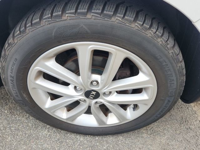 Used 2017 Kia Soul + image 8